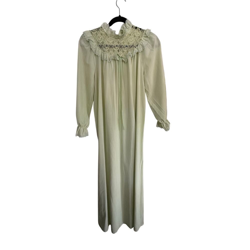 Vintage Prova Women's Green pajamas sleep shirt Dressing gown Size 34